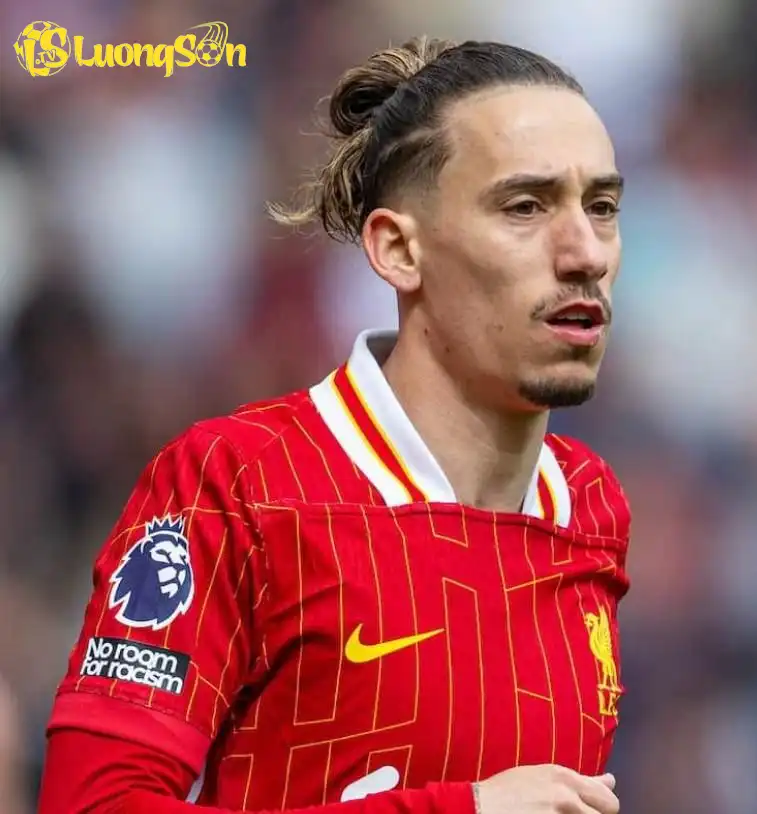 Tsimikas bị gạch tên trong danh sách đăng ký thi đấu trước Crystal Palace