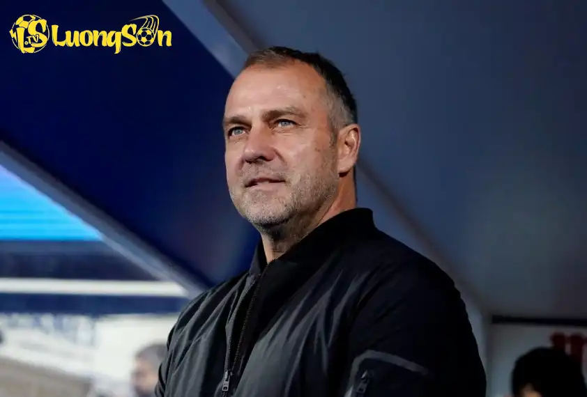 Flick được cho là muốn bổ sung một trung vệ chất lượng cho Barcelona vào kỳ chuyển nhượng mùa đông