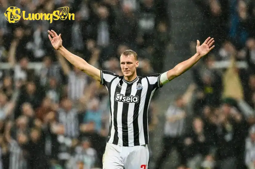 HLV Thomas Tuchel gọi Dan Burn là thiếu chuyên nghiệp