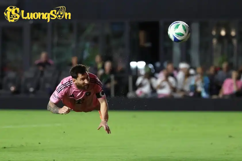 Messi ghi dấu ấn với cú đúp trước Nashville SC ở trận lượt đi vòng play-off MLS Cup