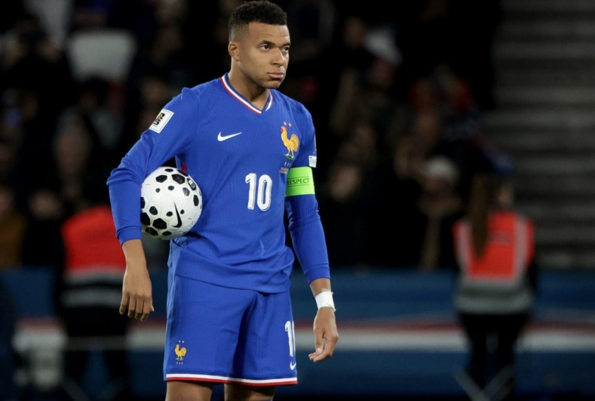 Mbappe trở lại Madrid kiểm tra chấn thương mắt cá chân phải